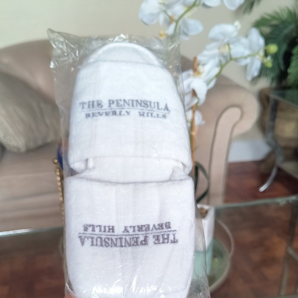 The Peninsula Beverly Hills White Slippers Size 9-10